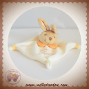DOUDOU ET COMPAGNIE SOS LAPIN BEIGE PLAT VELOURS ECRU COL ORANGE