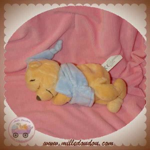 DISNEY DOUDOU OURS WINNIE JAUNE ALLONGE HABIT BLEU SOS