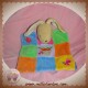 KALOO SOS DOUDOU LAPIN PLAT DAMIER VIOLET ORANGE ABEILLE CAROTTES