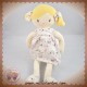 OKAIDI OBAIBI SOS DOUDOU POUPEE BLONDE ROBE BLANCHE FLEUR ROND ROSE