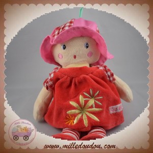 QUE DU BONHEUR SOS DOUDOU POUPEE ROBE ROUGE FLEUR CHAPEAU ROSE