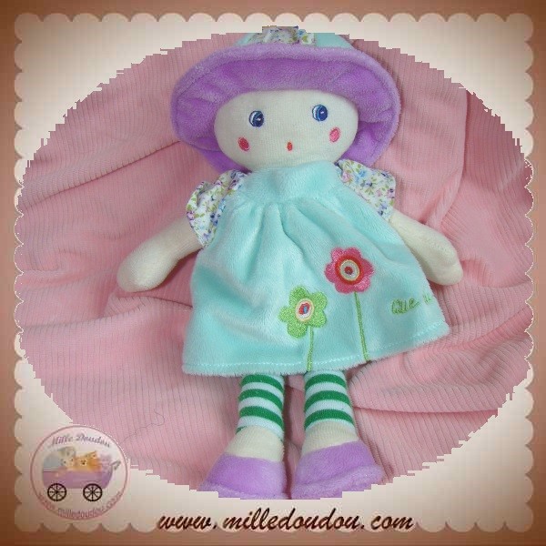 QUE DU BONHEUR SOS DOUDOU POUPEE ROBE VERT FLEUR CHAPEAU VIOLET - Boutique  pour retrouver Doudou !!!