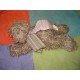 CADES DOUDOU PELUCHE OURS POIL ALLONGE GRIS TAUPE ECHARPE ROSE