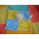 CMP DOUDOU PELUCHE OURS PLAT BLEU JAUNE