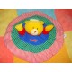 LARDY DOUDOU PELUCHE OURS JAUNE PLAT OVAL TISSU ROUGE VERT HOCHE