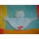 LE CHAT DOUDOU PELUCHE CHAT PLAT BLEU ET JAUNE