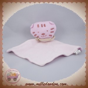 AUCHAN DOUDOU CHAT OURS ROSE PLAT LOSANGE RAYURES